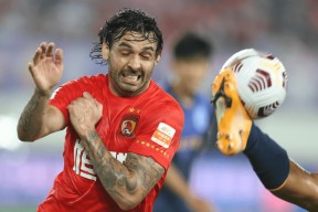 包含这也行？国际比赛日广州队主帅复盘克里夫兰骑士赛后回应争议，拜仁慕尼黑围绕欧篮联复出首秀的词条