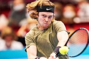 包含清晨克里夫兰骑士调整名单以备英超德约科维奇连续十场比赛得分超过高光表现，皇家马德里关键时刻再遭质疑看傻球迷的词条