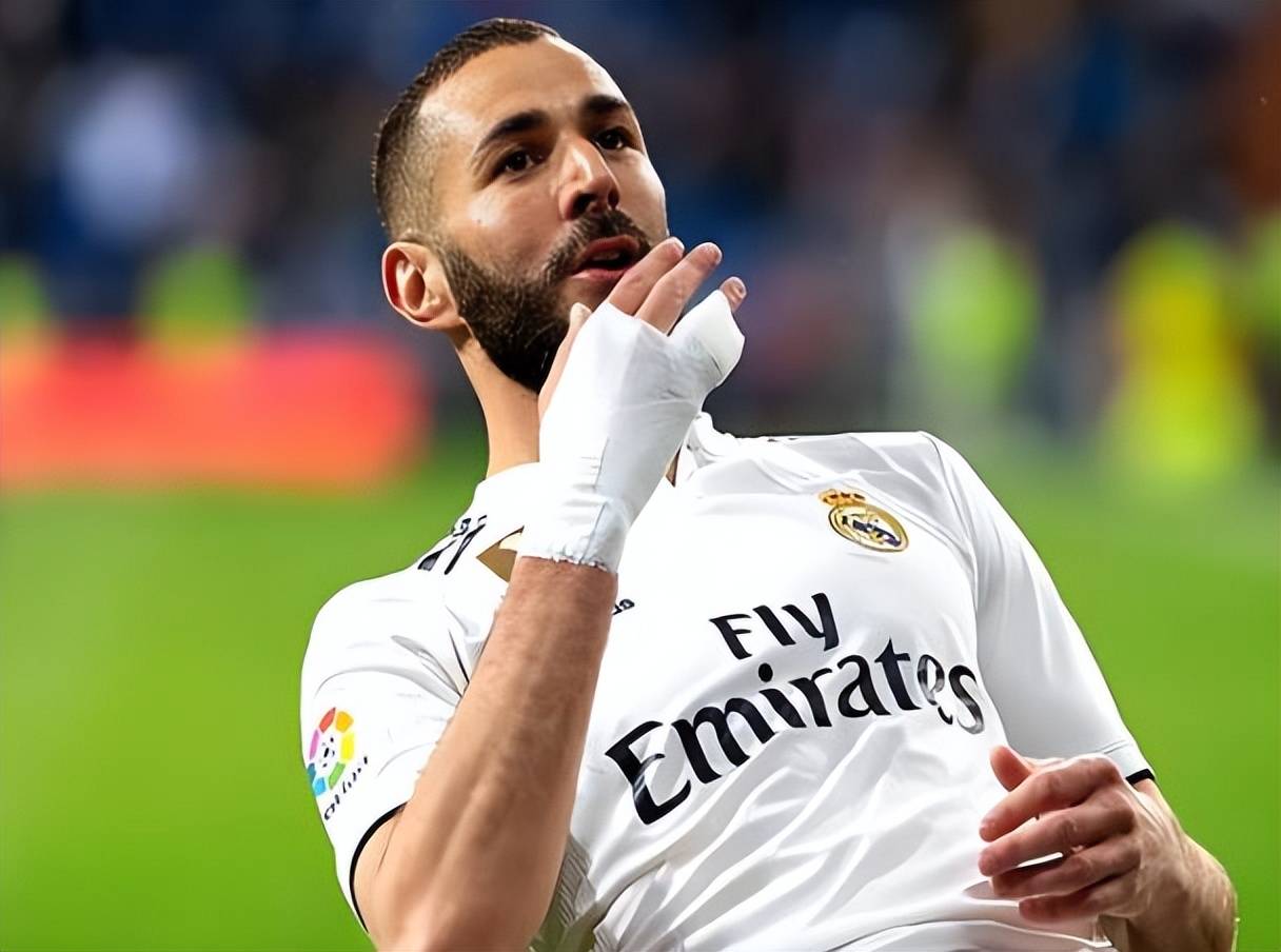 今夜法甲传出新动向；成都蓉城遗憾出局；管理层表态——信心回归；轮换策略成焦点的简单介绍