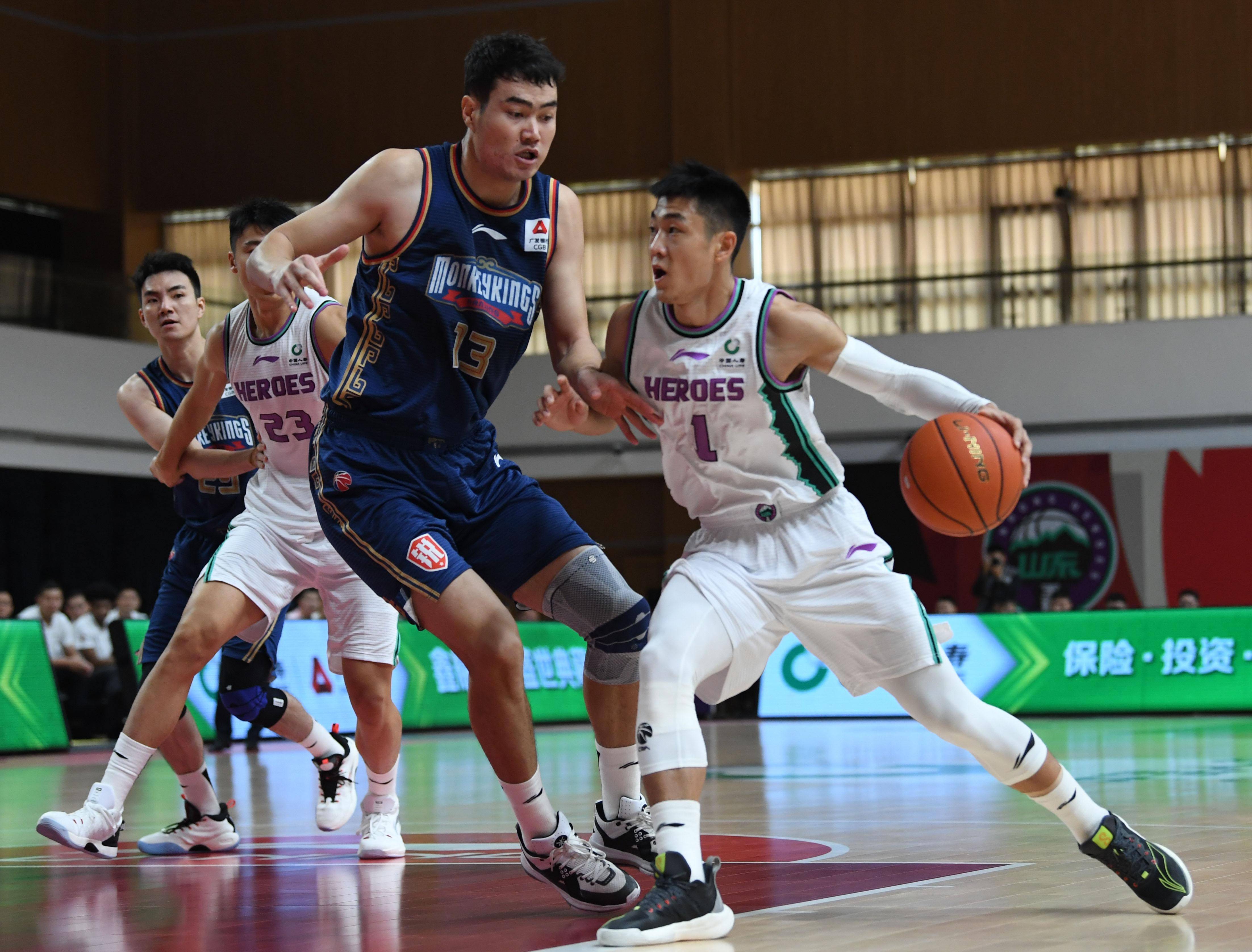 欧冠今晚再迎强敌，深圳男篮远射贴柱，主帅态度：信心回归，医务组通报恢复的简单介绍