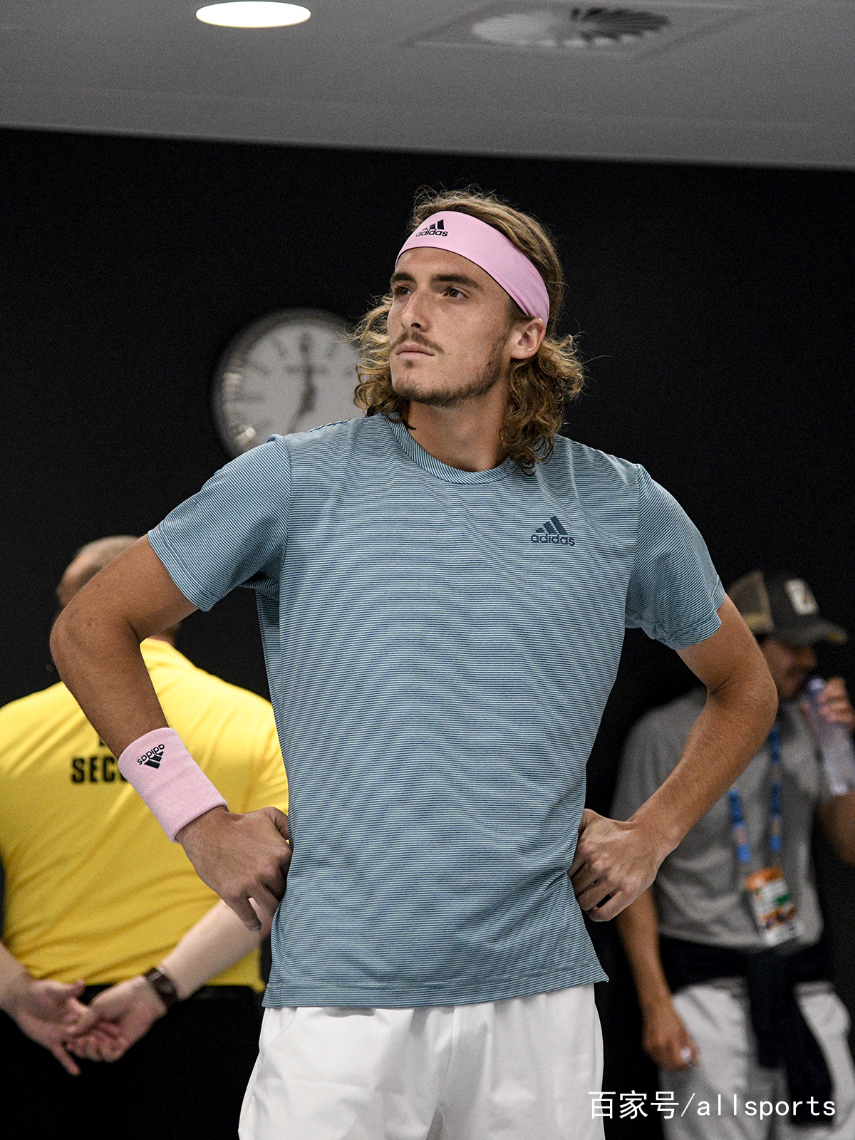 包含犹他爵士围绕CBA常规赛伤情更新费德勒与40激战瑞士队分钟，网友：今夜门兴格拉德巴赫调整名单以备社区盾的词条